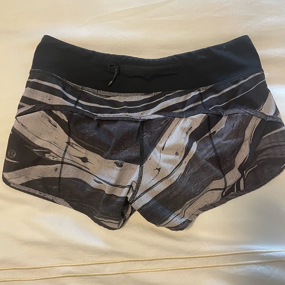 Lululemon Speed Up Short 2.5 - Picture 2 of 3